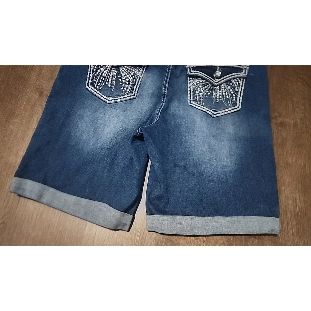 Arizona Women's Jean Co Shorts Bermuda‎ Embroidered Pockets Denim Blue Size 18.5